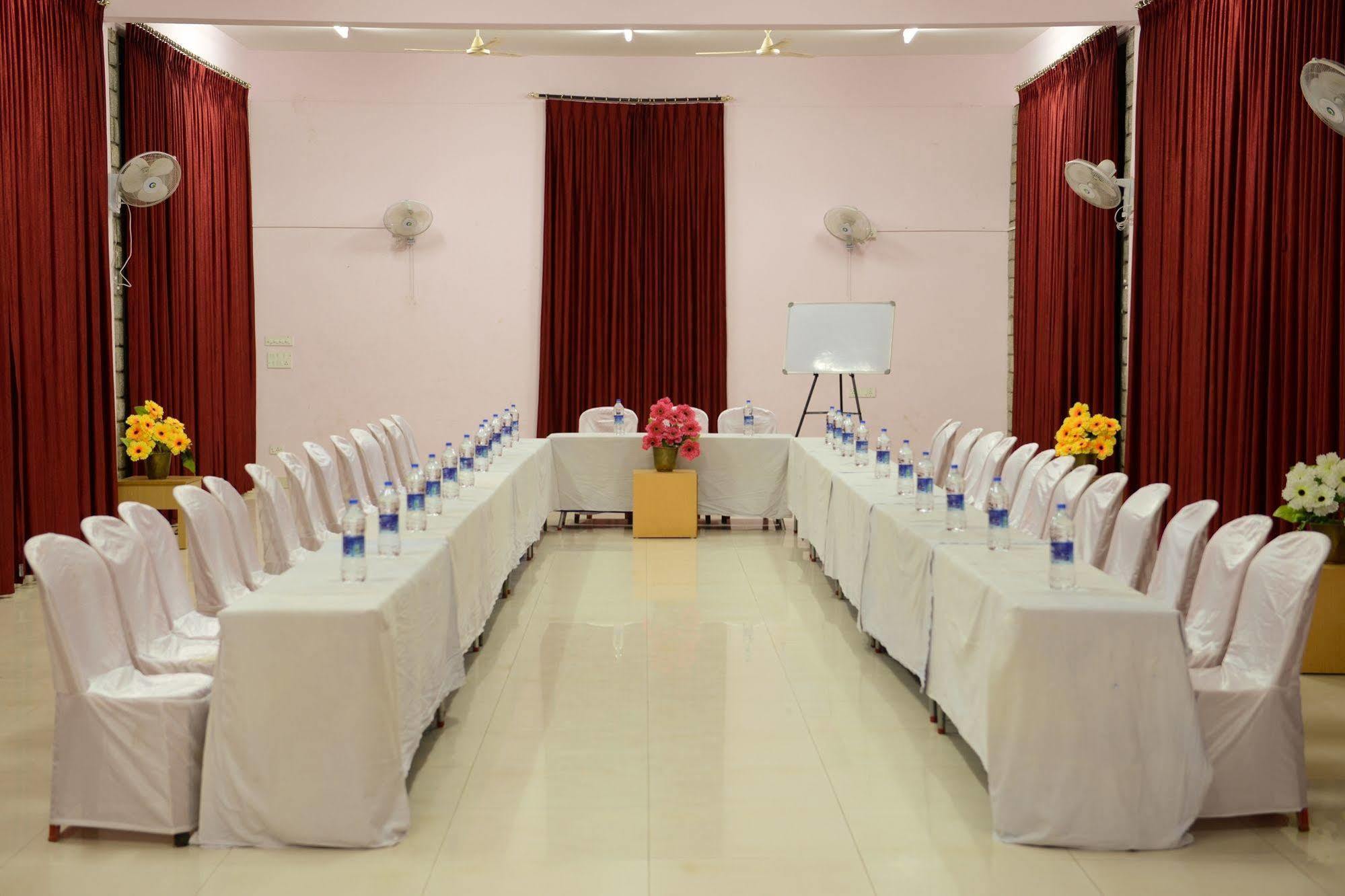 Kstdc Hotel Mayura Yatrinivas Mysore Esterno foto